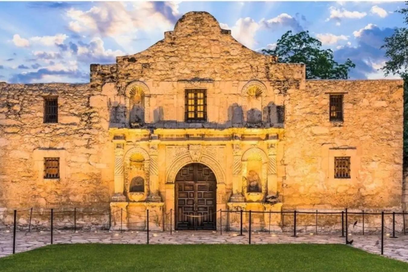 Holiday home Comfortable Near Downtown & At&t Center San Antonio